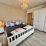 B48 In Tarsis Club Complex Z Widokiem Na Basen דירה *